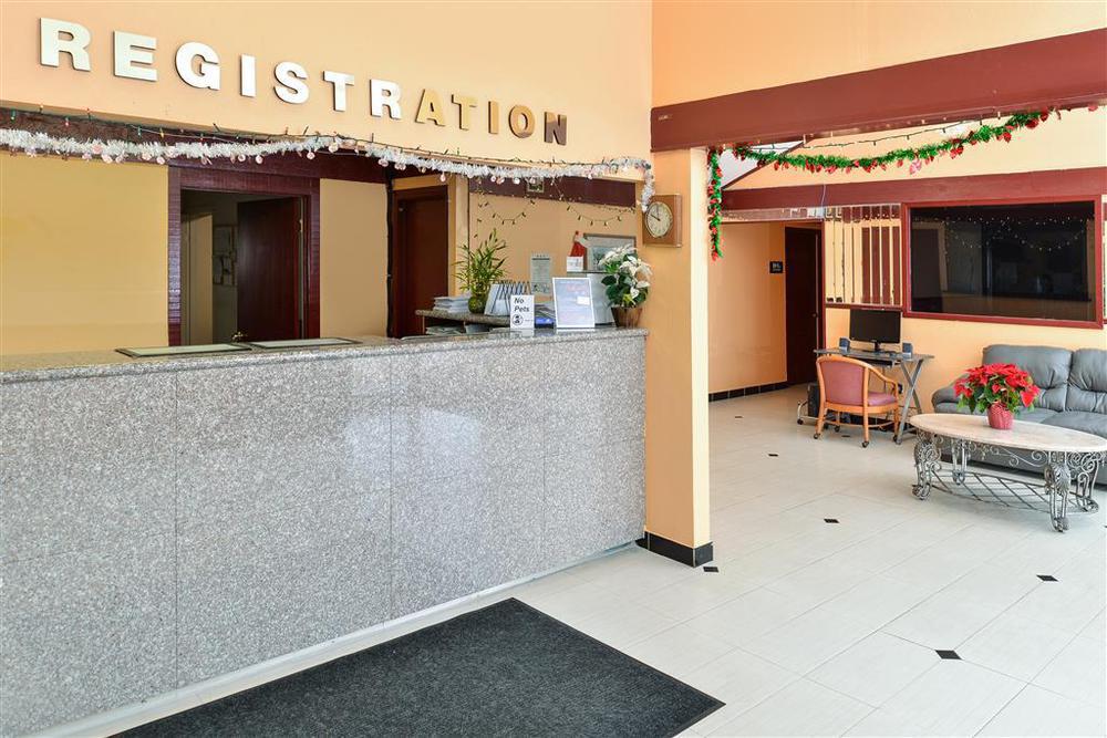 Americas Best Value Inn Conroe Beltér fotó