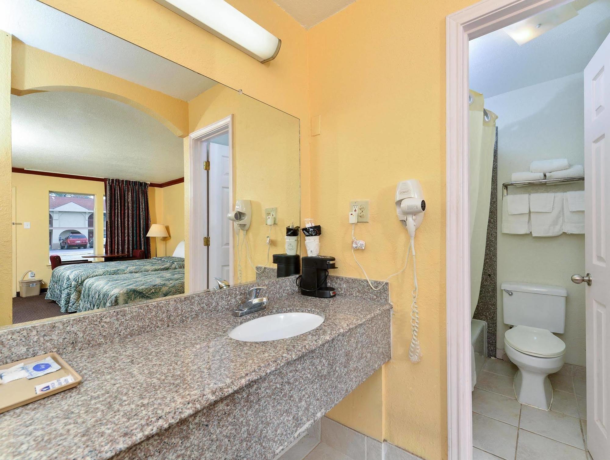 Americas Best Value Inn Conroe Kültér fotó